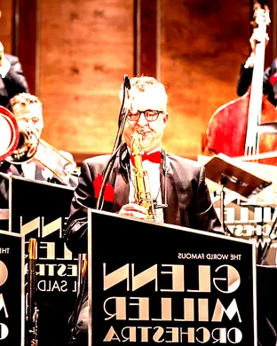 Live concert by Glenn Miller Orchestra